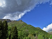 78 Zoom in Corno Birone coperto da nuvole, ma baciato dal sole